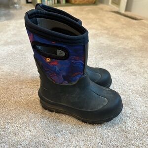 Bogs Toddler Kids Waterproof Winter Boots Neo Classic in Black and Blue